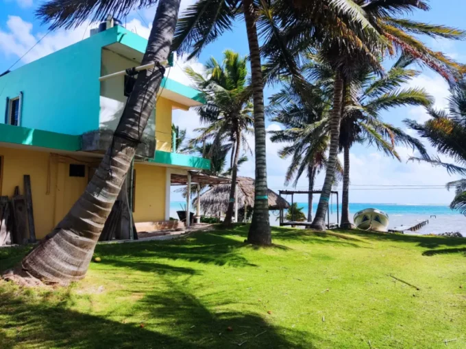 Xcalak – Casa frente al mar con muelle en el caribe Mexicano.