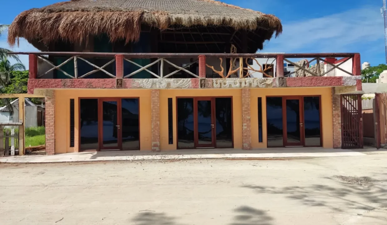 Beachfront Hotel Restaurant in Xcalak (3)