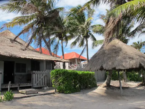 Xcalak – Nueva Venta – Pequeño Resort Rústico Frente a la Playa con Muelle.